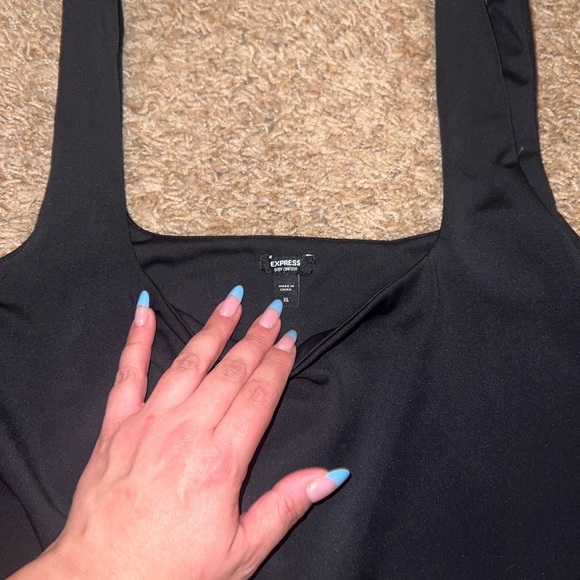 ❗️Express Body Contour Square-Neck Crop Tank❗️ - Picture 3 of 6